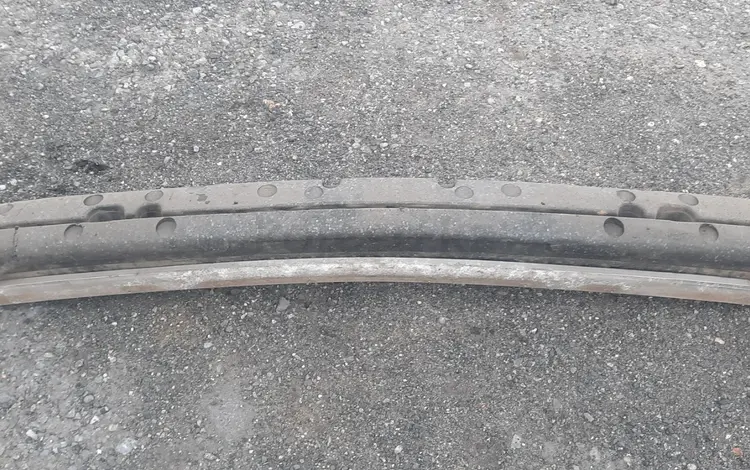 Усилитель переднего бампера вольво 850 за 8 000 тг. в Караганда