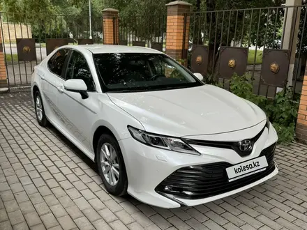 Toyota Camry 2018 года за 13 990 000 тг. в Караганда – фото 3