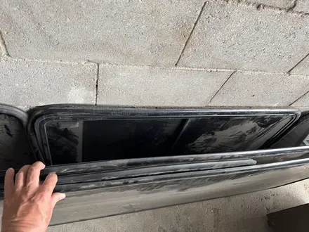 Стекло боковые на мерседес за 40 000 тг. в Алматы – фото 2