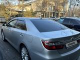 Toyota Camry 2015 года за 11 300 000 тг. в Шымкент – фото 3