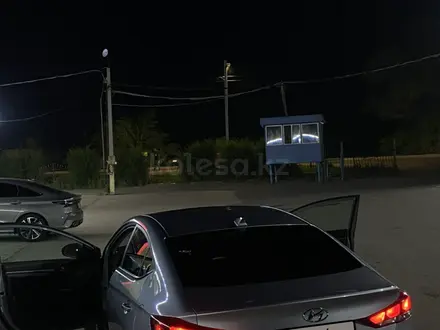 Hyundai Elantra 2017 года за 7 700 000 тг. в Шымкент – фото 3