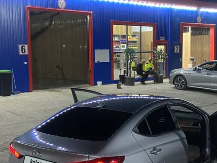 Hyundai Elantra 2017 года за 7 700 000 тг. в Шымкент – фото 6