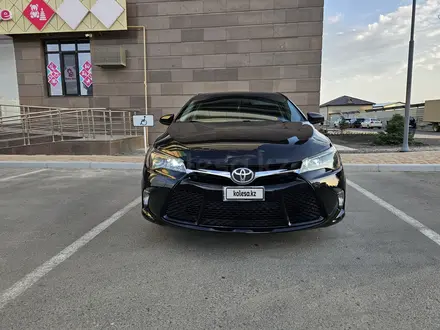 Toyota Camry 2015 года за 9 300 000 тг. в Атырау – фото 2