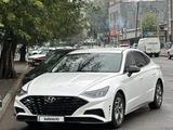Hyundai Sonata 2021 года за 8 900 000 тг. в Алматы – фото 2