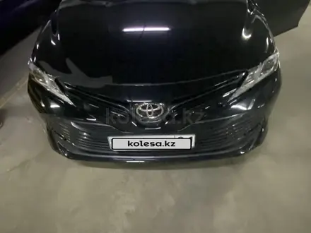 Toyota Camry 2020 года за 13 000 000 тг. в Семей – фото 2