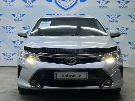 Toyota Camry 2017 года за 13 000 000 тг. в Шымкент – фото 2