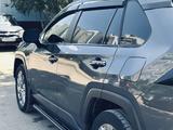 Toyota RAV4 2019 года за 13 900 000 тг. в Актау – фото 3