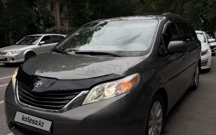 Toyota Sienna 2013 года за 13 500 000 тг. в Алматы