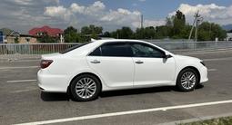 Toyota Camry 2015 года за 10 500 000 тг. в Алматы – фото 2