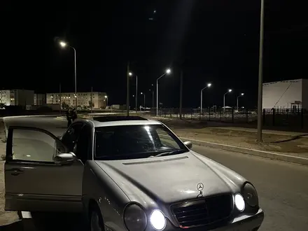 Mercedes-Benz E 240 1999 года за 3 500 000 тг. в Жанаозен