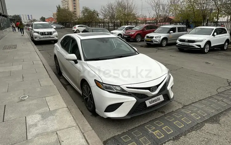 Toyota Camry 2020 года за 11 000 000 тг. в Атырау