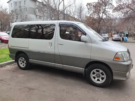 Toyota Granvia 2000 года за 10 500 000 тг. в Алматы – фото 2