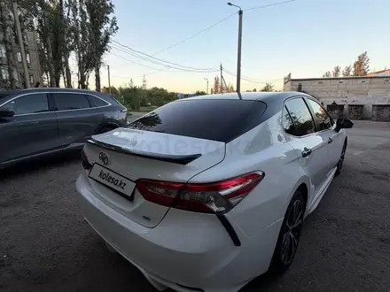 Toyota Camry 2020 года за 11 500 000 тг. в Тараз – фото 6