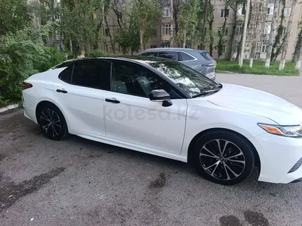 Toyota Camry 2020 года за 11 500 000 тг. в Тараз – фото 7