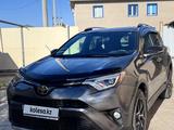 Toyota RAV4 2016 года за 11 500 000 тг. в Атырау