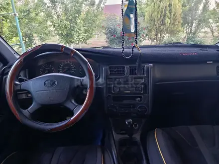 Toyota Carina E 1997 года за 3 100 000 тг. в Шымкент – фото 2