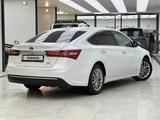 Toyota Avalon 2018 года за 11 200 000 тг. в Алматы – фото 5