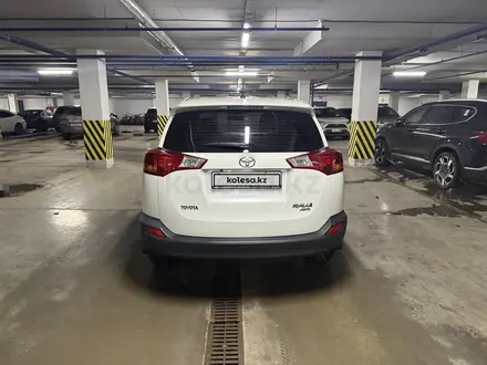 Toyota RAV4 2015 года за 10 500 000 тг. в Астана – фото 2