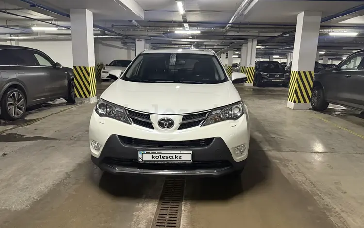 Toyota RAV4 2015 года за 10 500 000 тг. в Астана