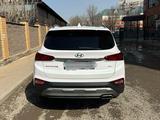 Hyundai Santa Fe 2018 годаүшін13 200 000 тг. в Актобе – фото 3