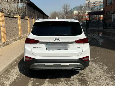 Hyundai Santa Fe 2018 года за 13 800 000 тг. в Актобе – фото 3