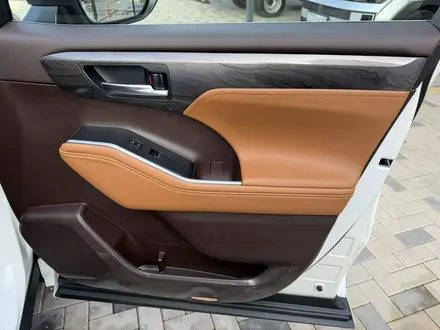 Toyota Highlander 2021 года за 24 000 000 тг. в Алматы – фото 26