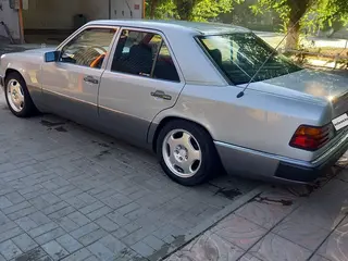 Mercedes-Benz E 230