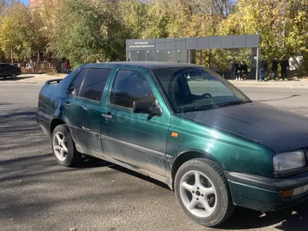 Volkswagen Vento 1995 года за 900 000 тг. в Астана – фото 2