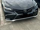 Toyota Camry 2017 года за 8 500 000 тг. в Актобе – фото 4