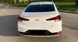 Hyundai Elantra 2019 года за 9 200 000 тг. в Шымкент – фото 3