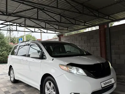 Toyota Sienna 2014 года за 11 500 000 тг. в Алматы
