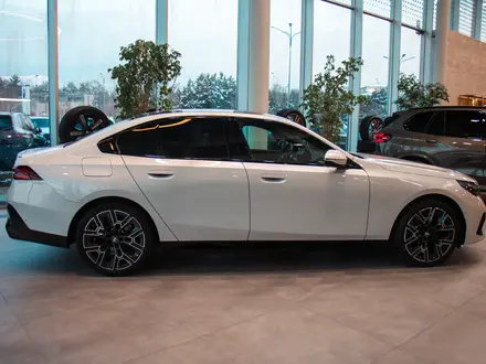 BMW 530 XDrive 2025 года за 49 000 000 тг. в Алматы – фото 3
