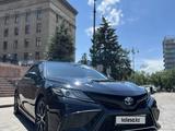 Toyota Camry 2021 года за 14 200 000 тг. в Алматы – фото 3