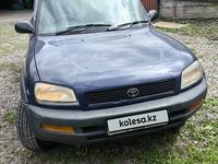 Toyota RAV4 1998 годаүшін3 600 000 тг. в Алматы