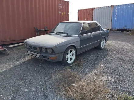 BMW 520 1982 года за 800 000 тг. в Караганда – фото 2