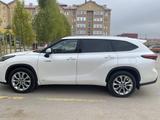 Toyota Highlander 2021 года за 26 500 000 тг. в Актобе – фото 4