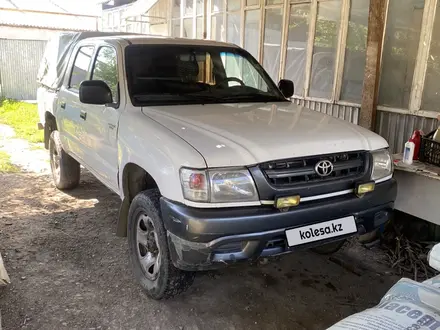 Toyota Hilux 2005 года за 2 700 000 тг. в Алматы – фото 3