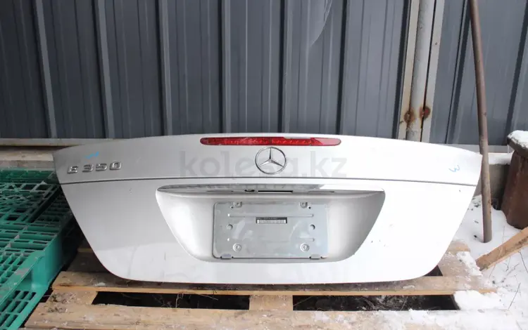 Крышка багажника Mercedes w211 за 18 000 тг. в Алматы