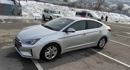 Hyundai Elantra 2019 годаfor7 350 000 тг. в Алматы – фото 2