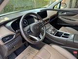 Hyundai Santa Fe 2023 года за 16 800 000 тг. в Алматы – фото 2