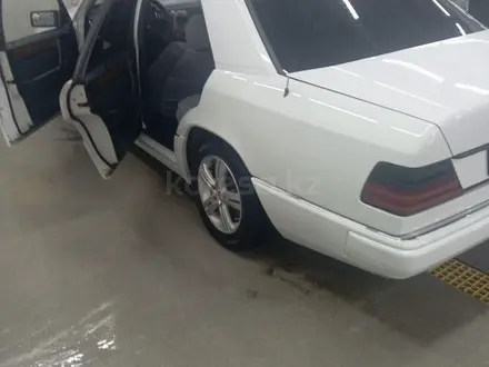 Mercedes-Benz E 230 1988 года за 1 200 000 тг. в Караганда