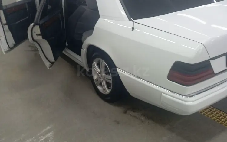 Mercedes-Benz E 230 1988 года за 1 200 000 тг. в Караганда