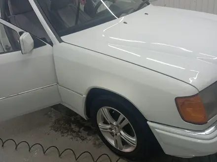 Mercedes-Benz E 230 1988 года за 1 200 000 тг. в Караганда – фото 3