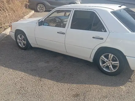 Mercedes-Benz E 230 1988 года за 1 200 000 тг. в Караганда – фото 7
