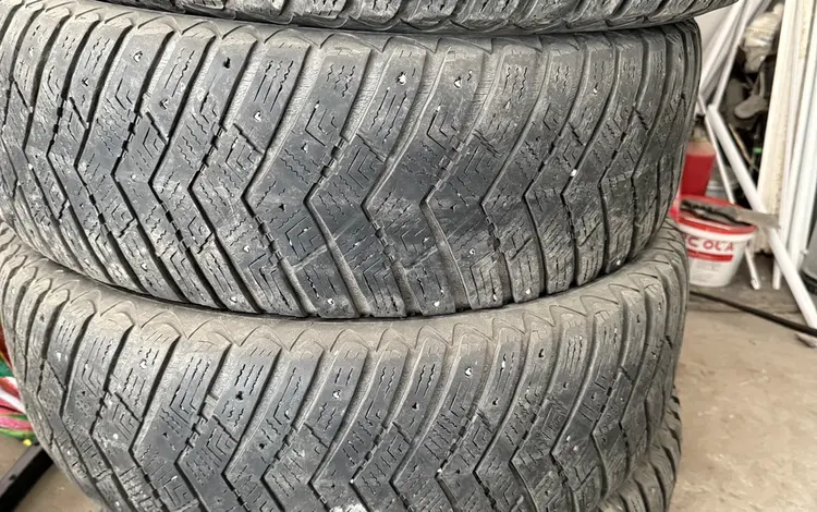 Шины зимние Goodyear 235.65.R17 за 60 000 тг. в Алматы