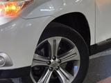 Toyota Highlander 2010 года за 14 000 000 тг. в Атырау – фото 2