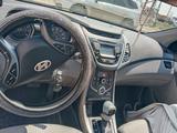 Hyundai Elantra 2015 года за 3 800 000 тг. в Атырау – фото 3