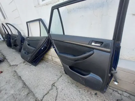 Дверные обшивки на Toyota Avensis 2 поколения за 50 000 тг. в Алматы – фото 2