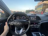 Hyundai Elantra 2019 года за 9 500 000 тг. в Атбасар – фото 5