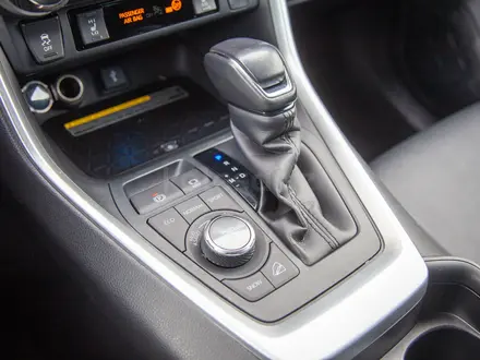 Toyota RAV4 Prestige 2021 года за 15 900 000 тг. в Алматы – фото 21